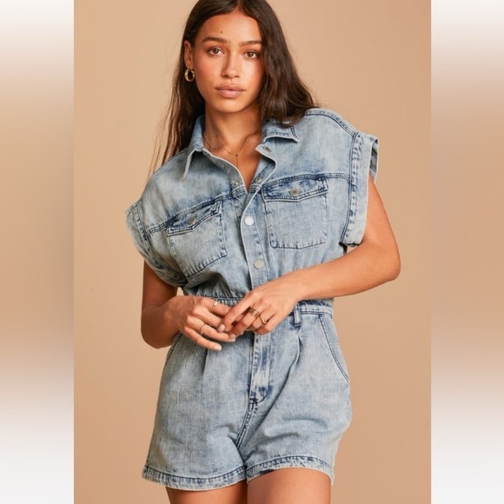 BLANKNYC "Head Backstage" acid wash denim short-sleeve romper Size Small